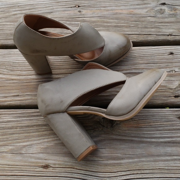 ⭐ LAST 1 ⭐Grey Distressed Booties - Picture 3 of 6